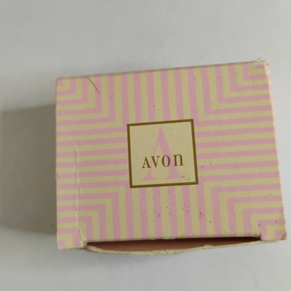 Vintage Avon Breast Cancer‎ Awareness Lapel Pin Pink Ribbon Rose Gold Tone